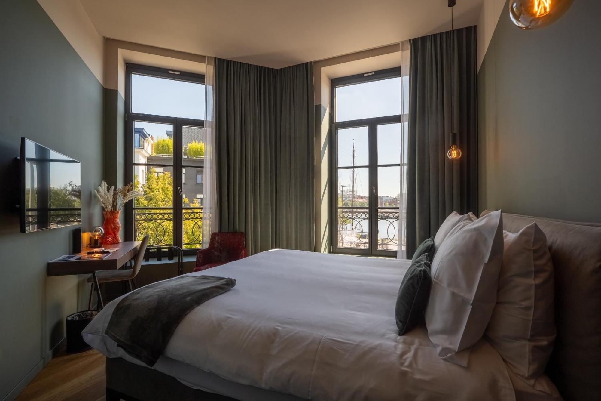 U Eat & Sleep Antwerp Hotel Bagian luar foto
