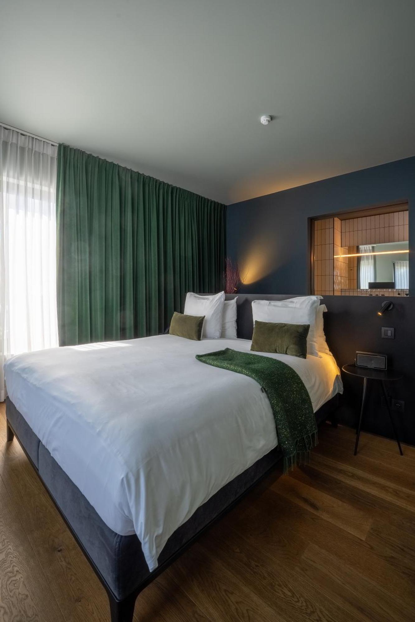 U Eat & Sleep Antwerp Hotel Bagian luar foto