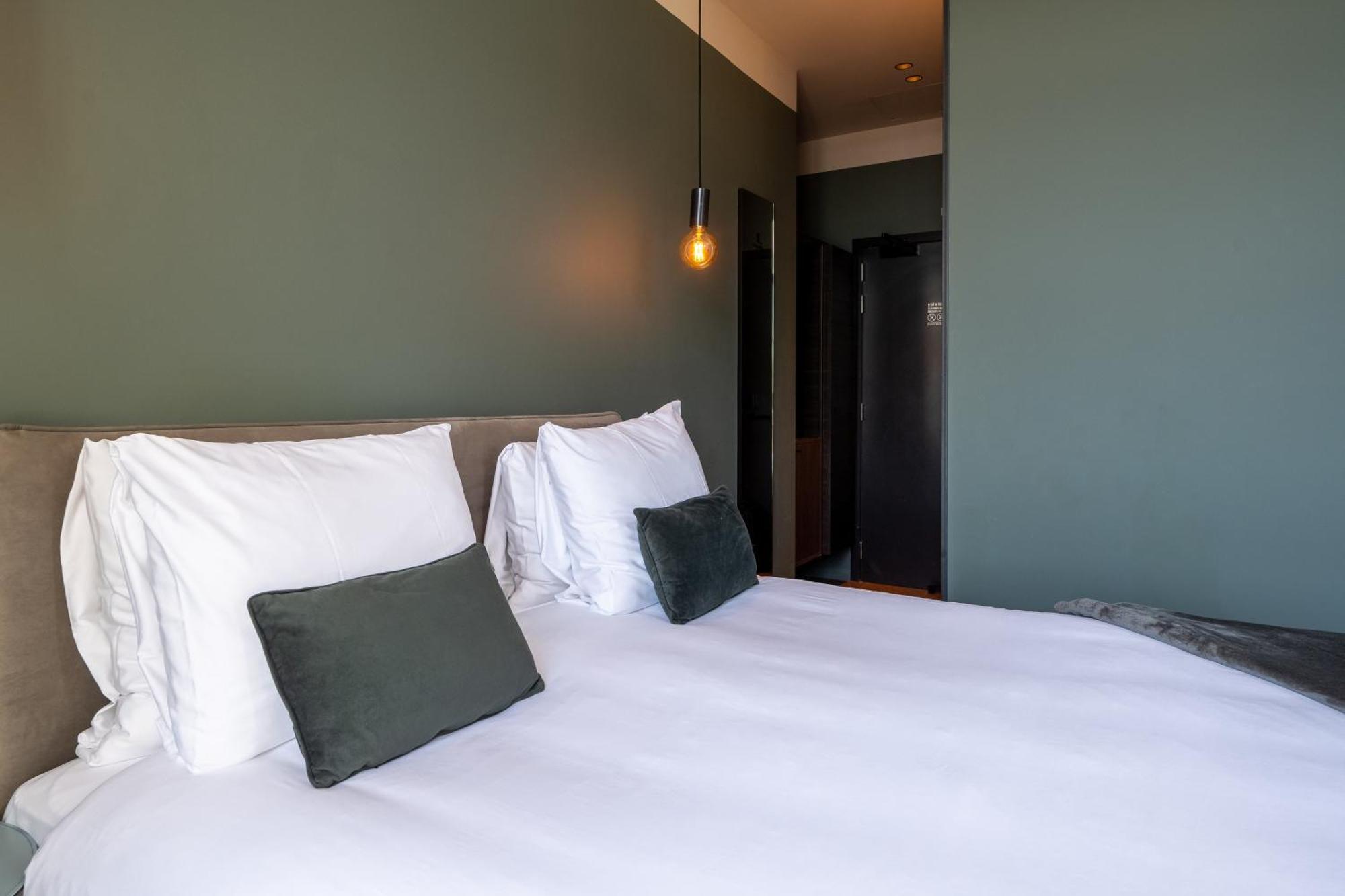 U Eat & Sleep Antwerp Hotel Bagian luar foto