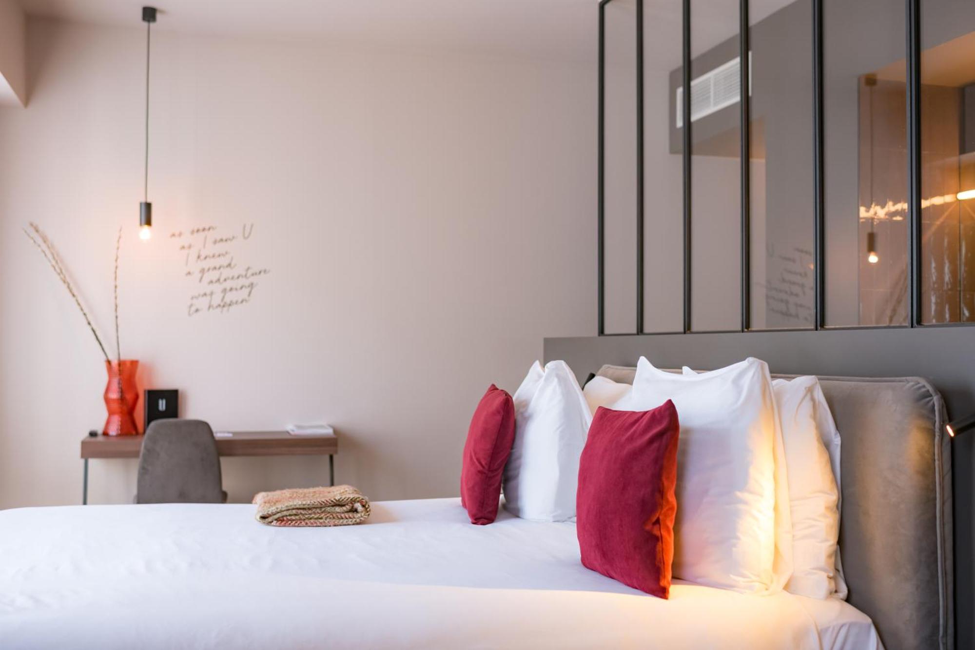 U Eat & Sleep Antwerp Hotel Bagian luar foto