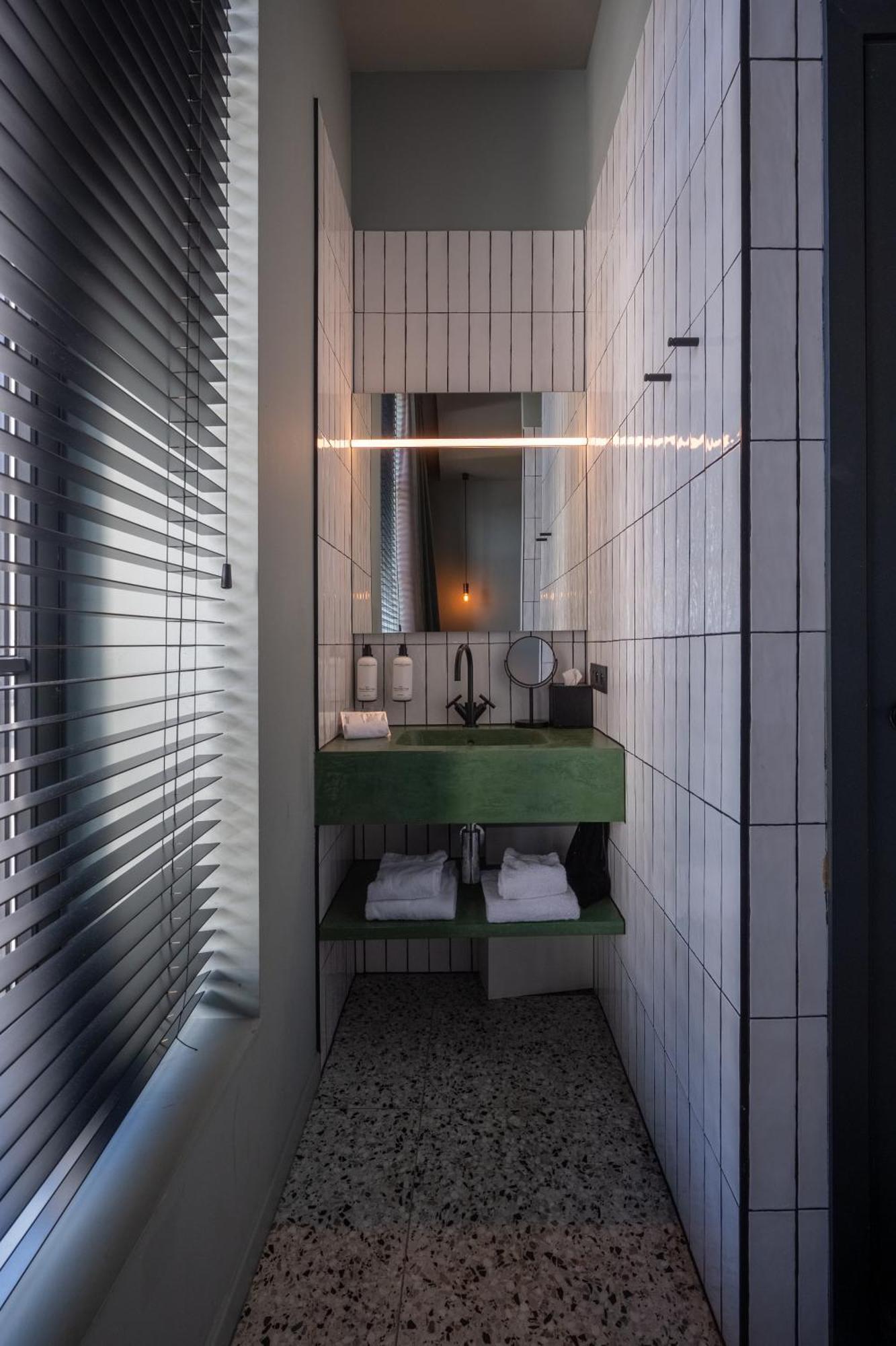 U Eat & Sleep Antwerp Hotel Bagian luar foto