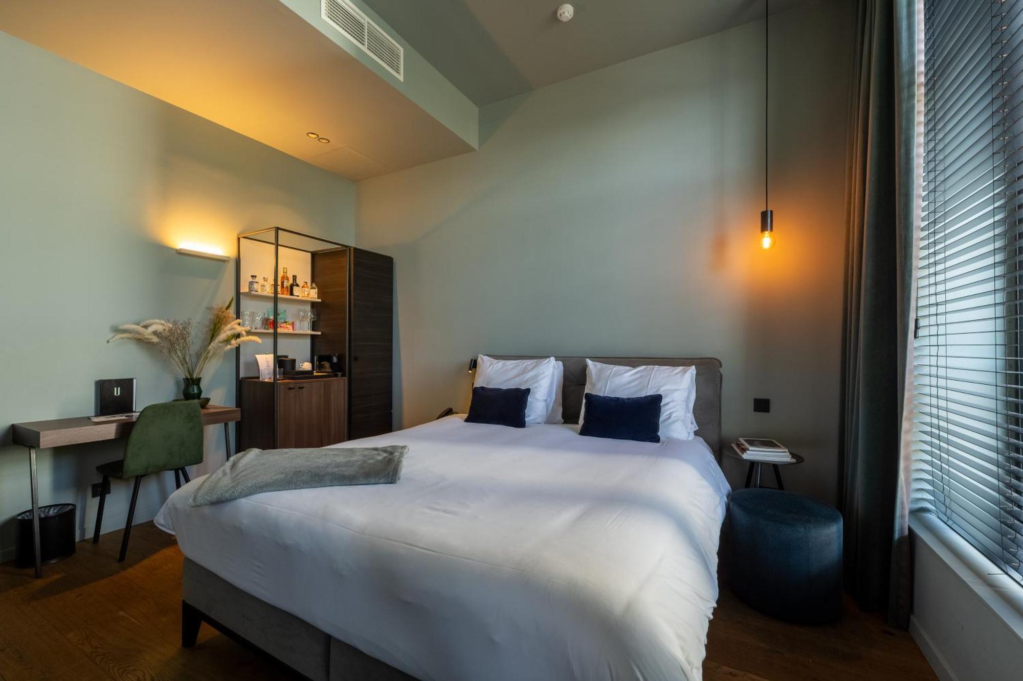 U Eat & Sleep Antwerp Hotel Bagian luar foto