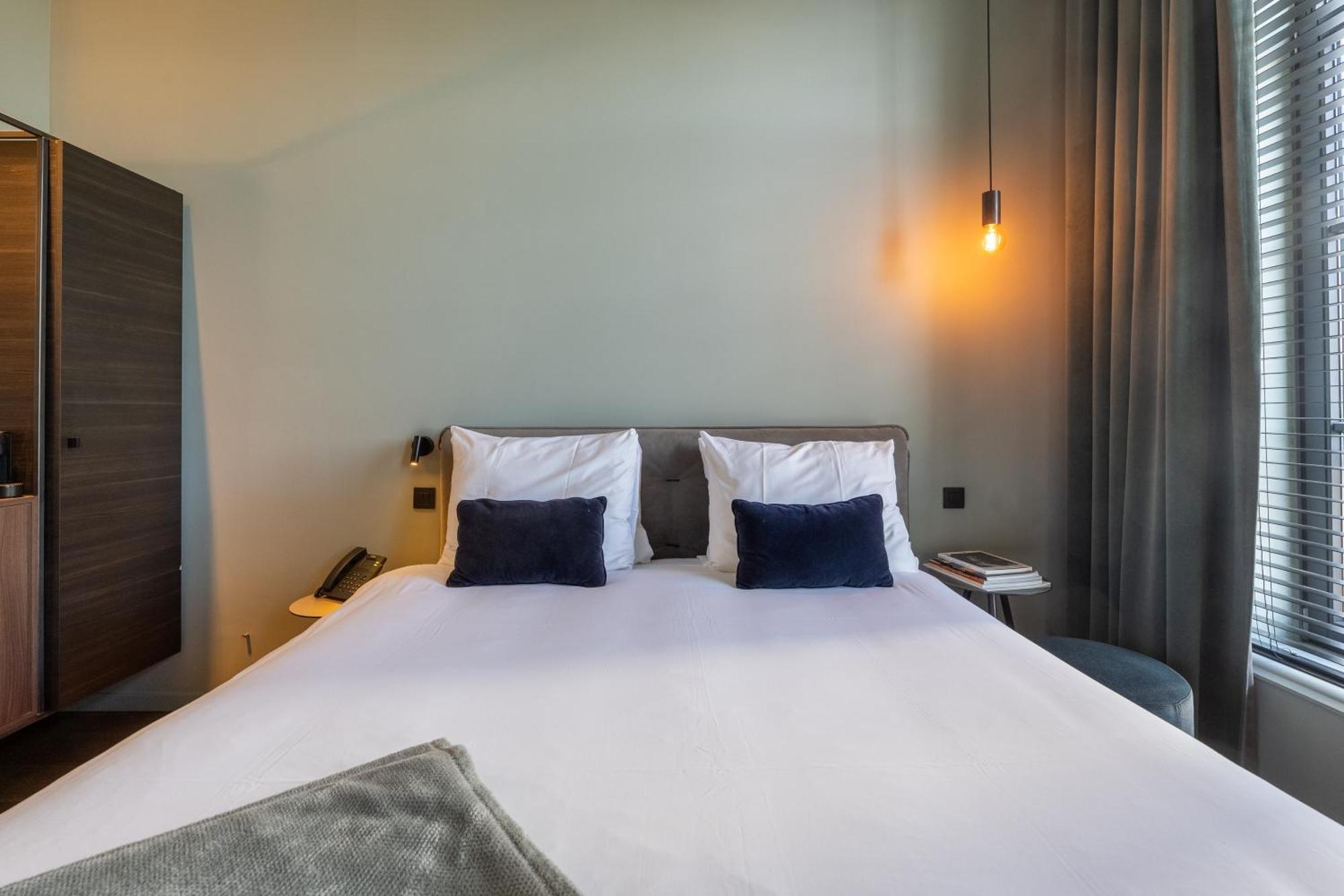 U Eat & Sleep Antwerp Hotel Bagian luar foto