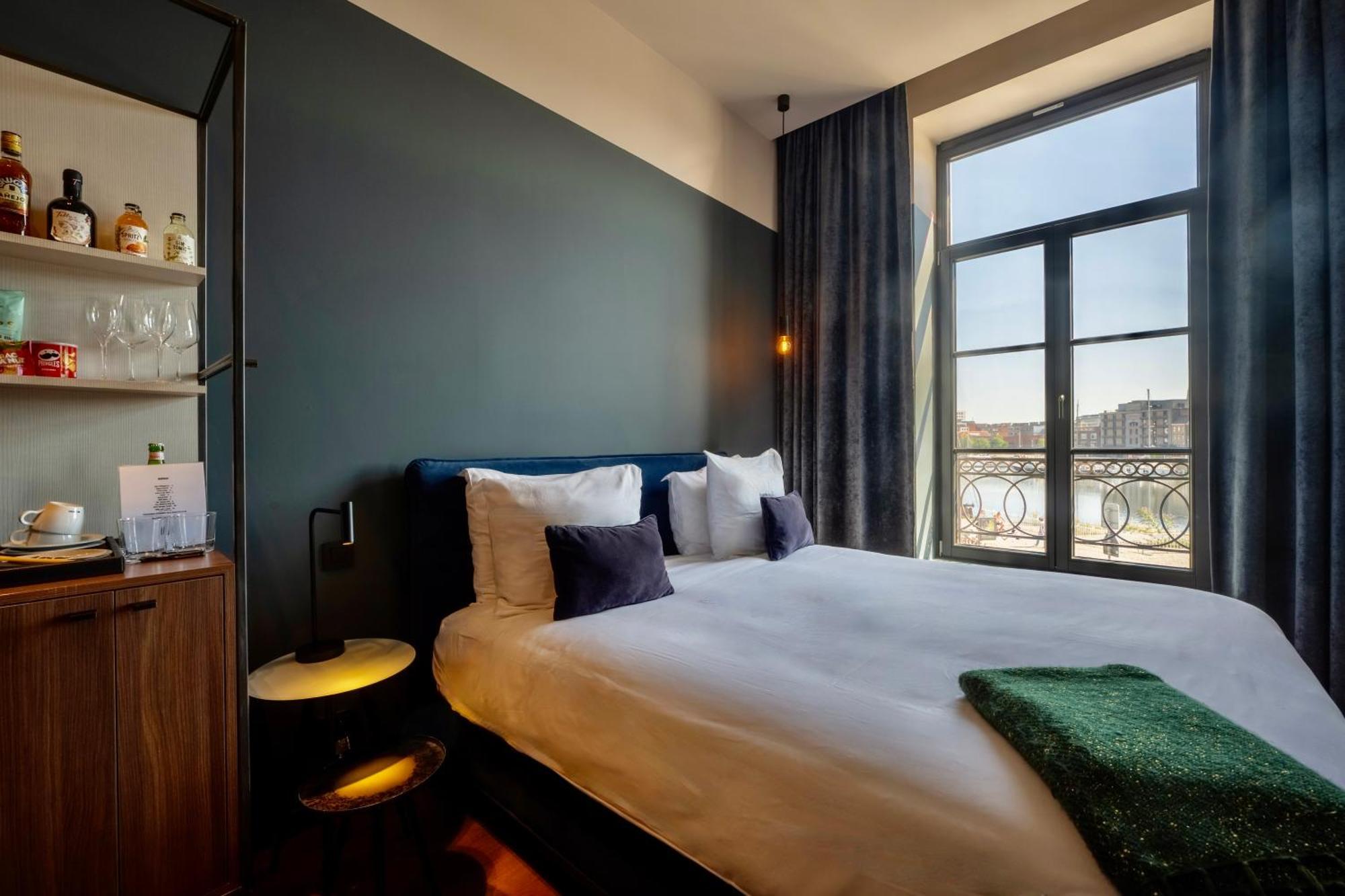 U Eat & Sleep Antwerp Hotel Bagian luar foto