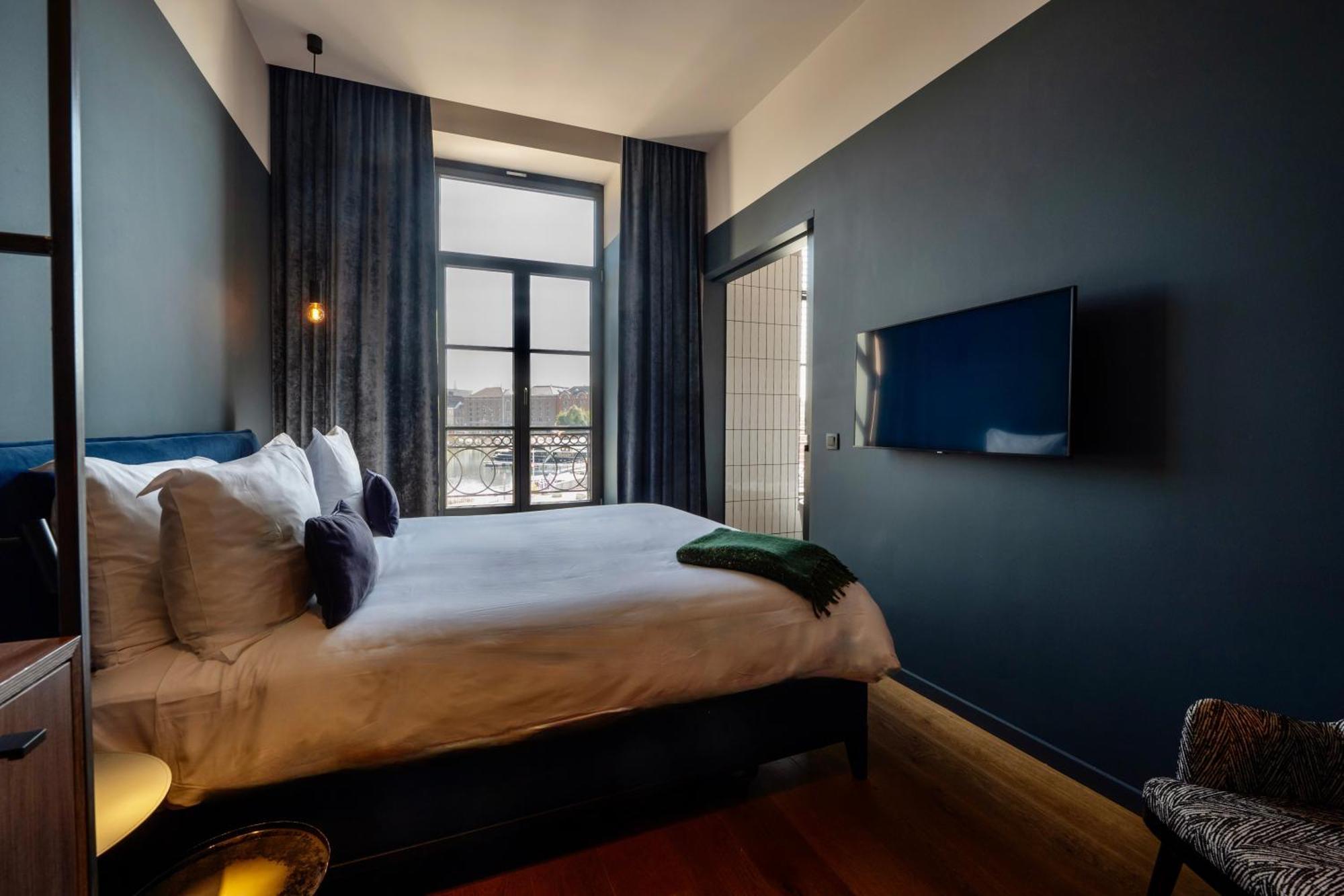 U Eat & Sleep Antwerp Hotel Bagian luar foto