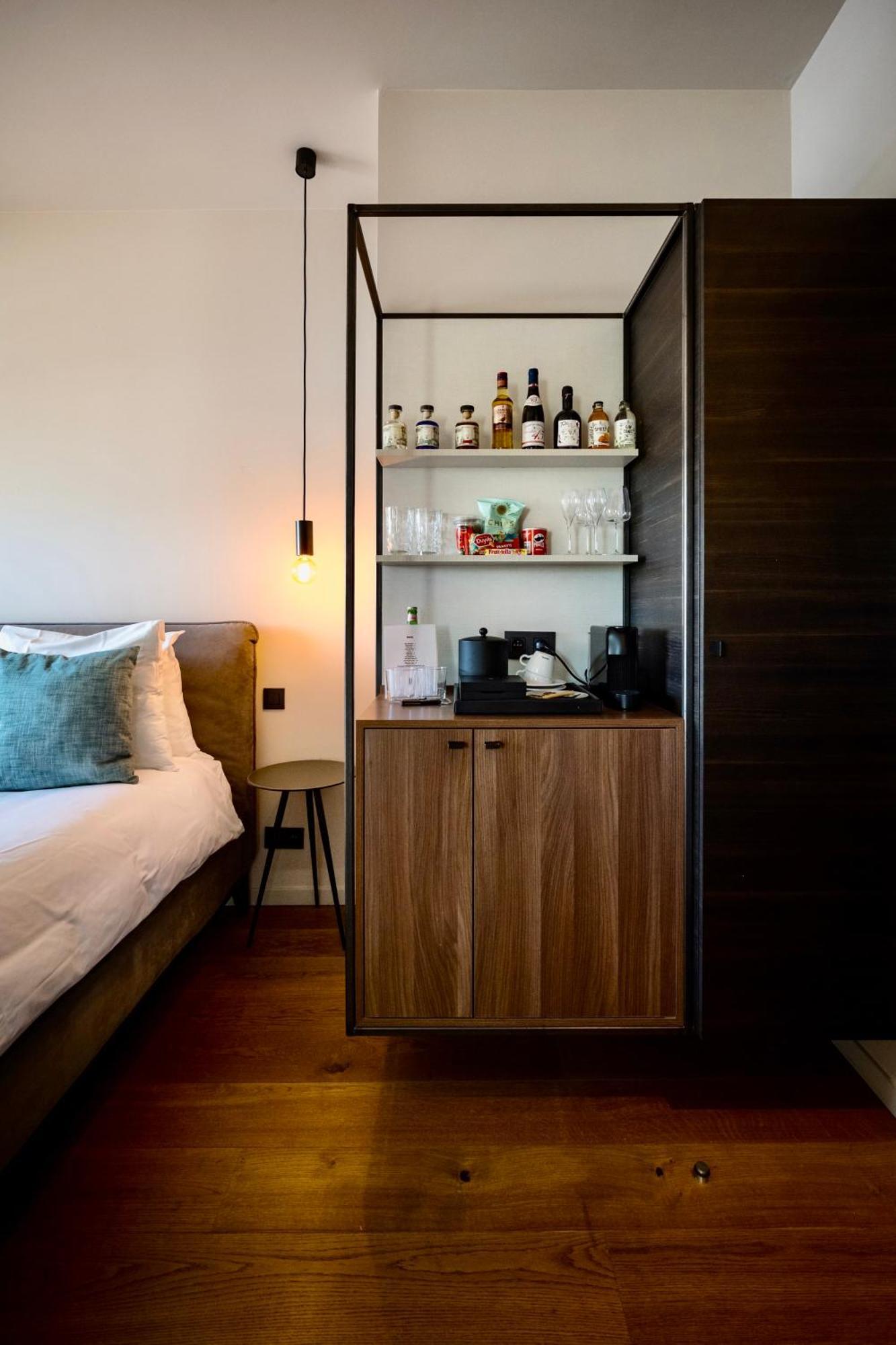 U Eat & Sleep Antwerp Hotel Bagian luar foto