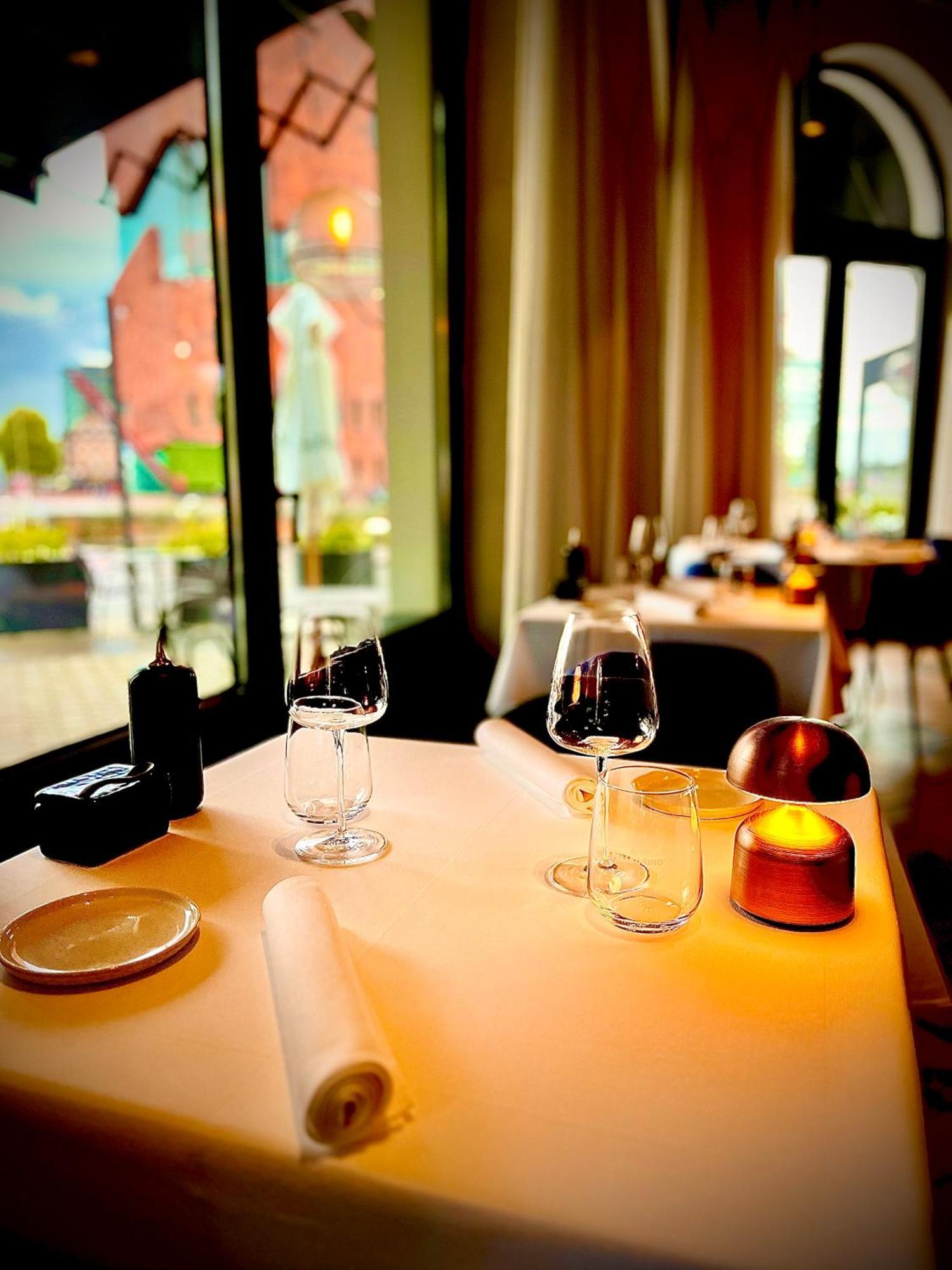 U Eat & Sleep Antwerp Hotel Bagian luar foto
