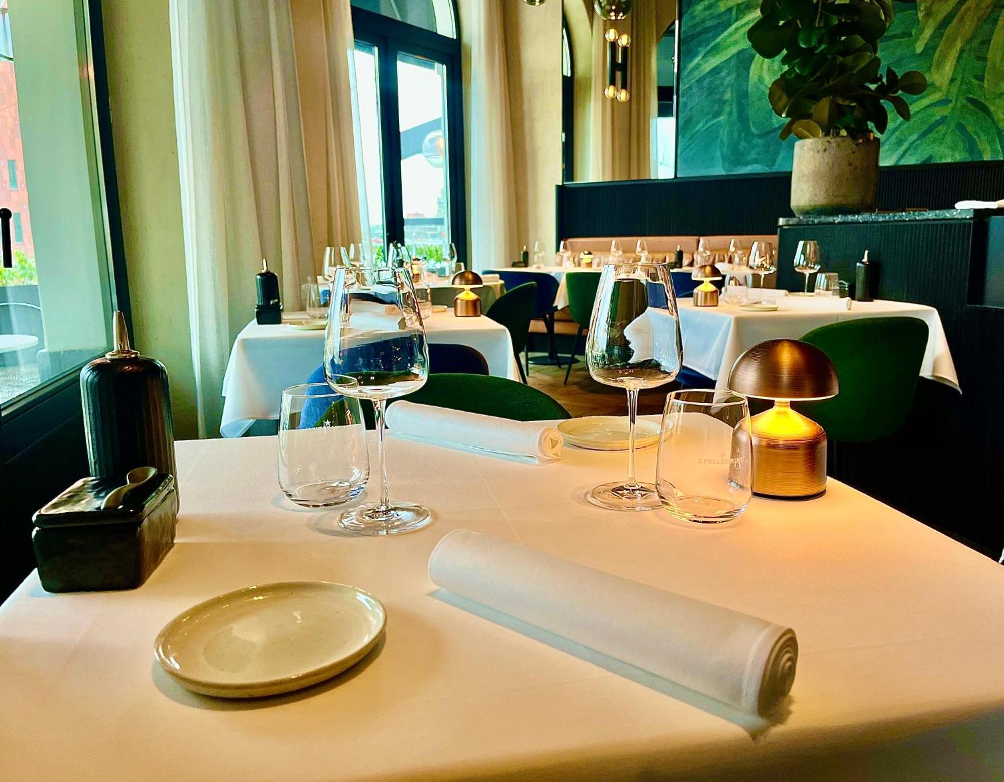 U Eat & Sleep Antwerp Hotel Bagian luar foto
