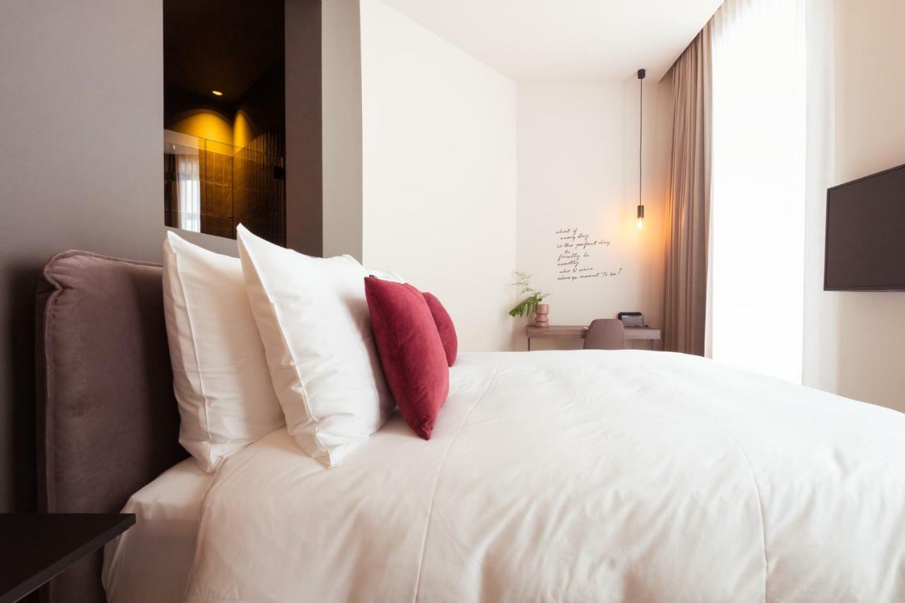 U Eat & Sleep Antwerp Hotel Bagian luar foto